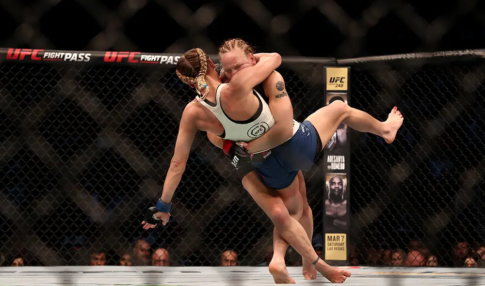 ¡Imparable! Valentina Shevchenko noqueó a Katlyn Chookagian y retuvo el cinturón de peso mosca de UFC. Jon Jones cerró la noche imponiéndose a Dominick Reyes y retuvo su título de peso mediano. ¡Imparable! Valentina Shevchenko noqueó a Katlyn Chookagian y retuvo el cinturón de peso mosca de UFC. Jon Jones cerró la noche imponiéndose a Dominick Reyes y retuvo su título de peso mediano.