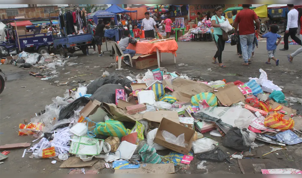 Piura amaneció con sus calles convertidas en basurales Piura amaneció con sus calles convertidas en basurales