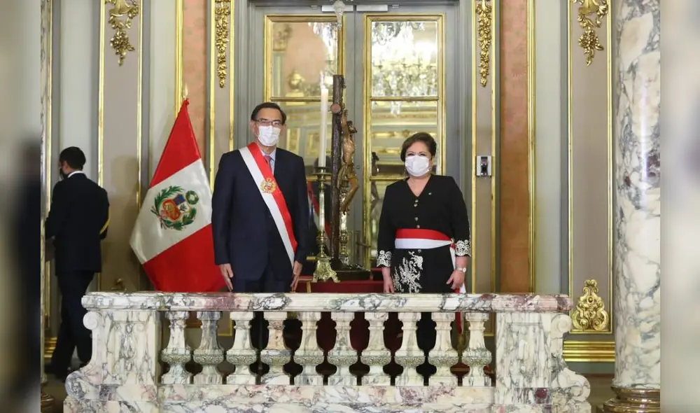 Vizcarra tomó juramento al nuevo gabinete ministerial. Vizcarra tomó juramento al nuevo gabinete ministerial.