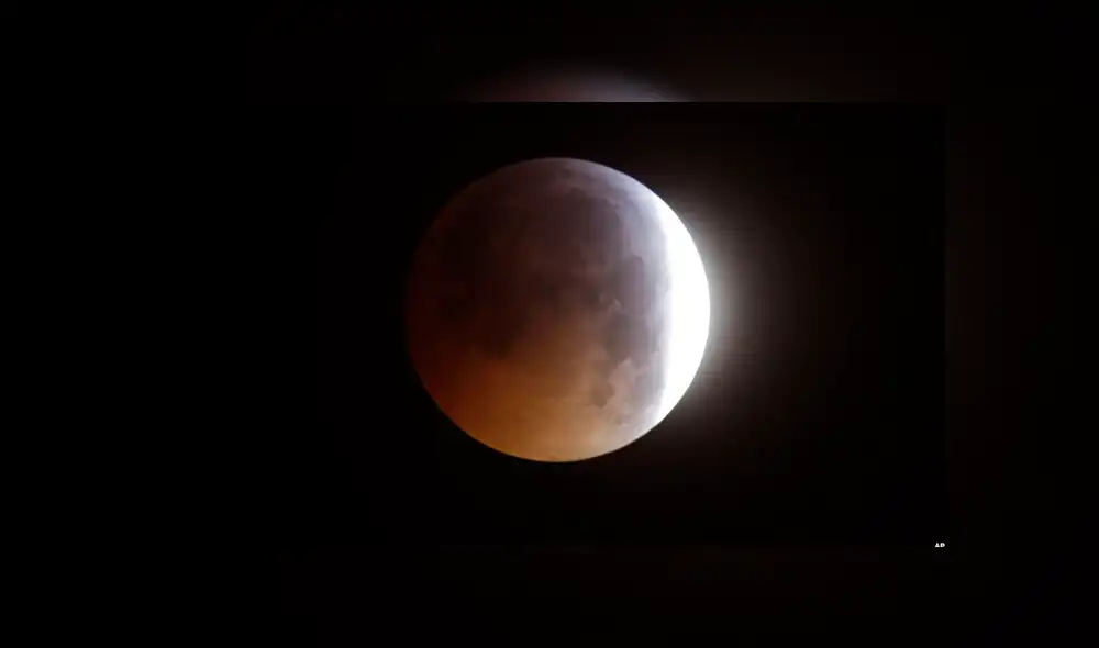 Luna llena vista durante un eclipse lunar en Marsella, sur de Francia, el 21 de enero de 2019. Foto: Voanoticias.com