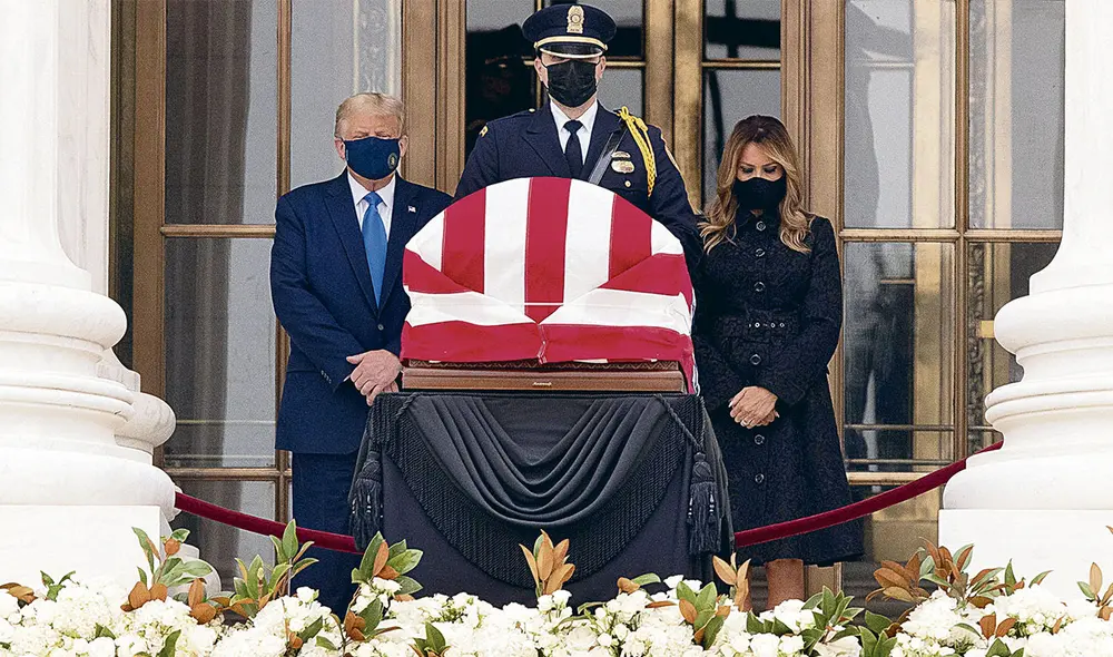 Despedida. Presidente y su esposa llegaron hasta la sede del Tribunal Supremo para rendirle homenaje a la jueza Ruth Bader. Foto: EFE