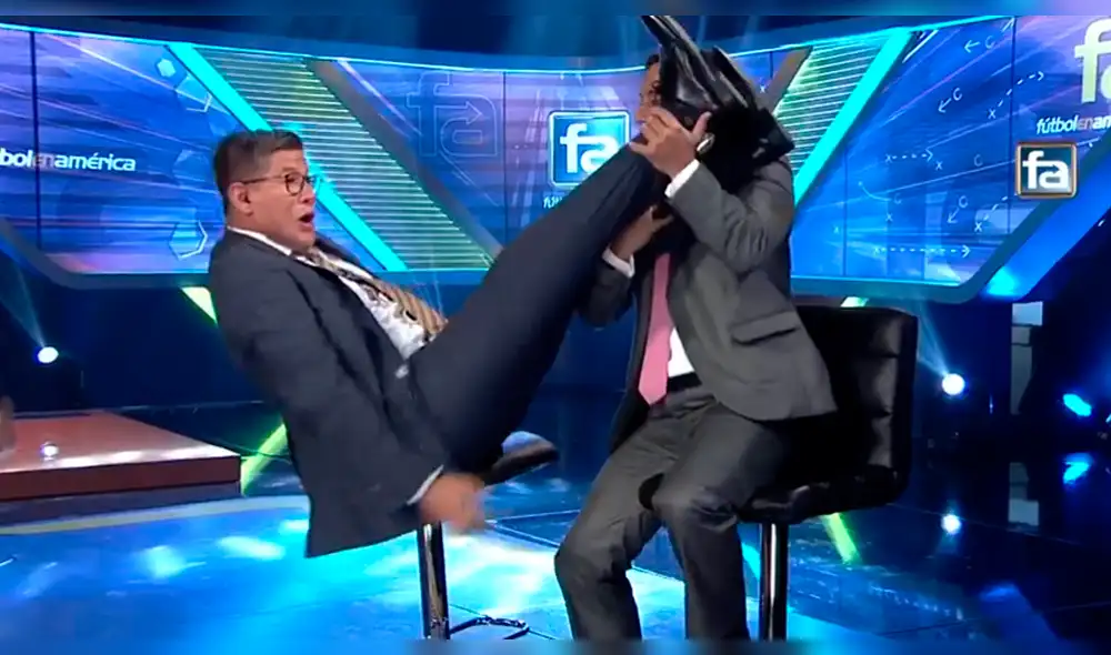 Erick Osores y su abrupta caída al recrear polémica jugada de la Liga 1 [VIDEO]