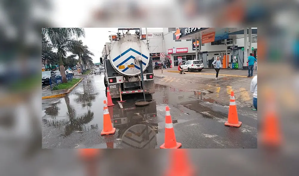 Sedapal controla aniego de desagüe producido en Chorrillos. Sedapal controla aniego de desagüe producido en Chorrillos.