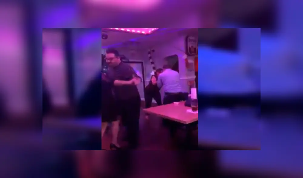 En Facebook, una pareja de esposos llamó la atención en una reunión por su curiosa coreografía. En Facebook, una pareja de esposos llamó la atención en una reunión por su curiosa coreografía.