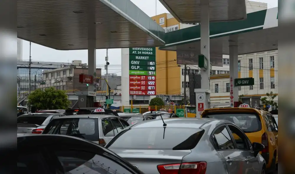 Precios de los combustibles suben más de S/ 1,70 por galón por factores externos