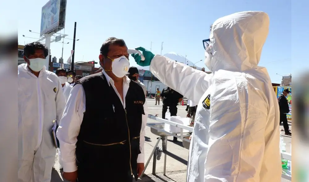 Alcalde de Cerro Colorado (Arequipa), Benigno Cornejo, pidió que el Estado entregue bono universal de mil soles. Alcalde de Cerro Colorado (Arequipa), Benigno Cornejo, pidió que el Estado entregue bono universal de mil soles.