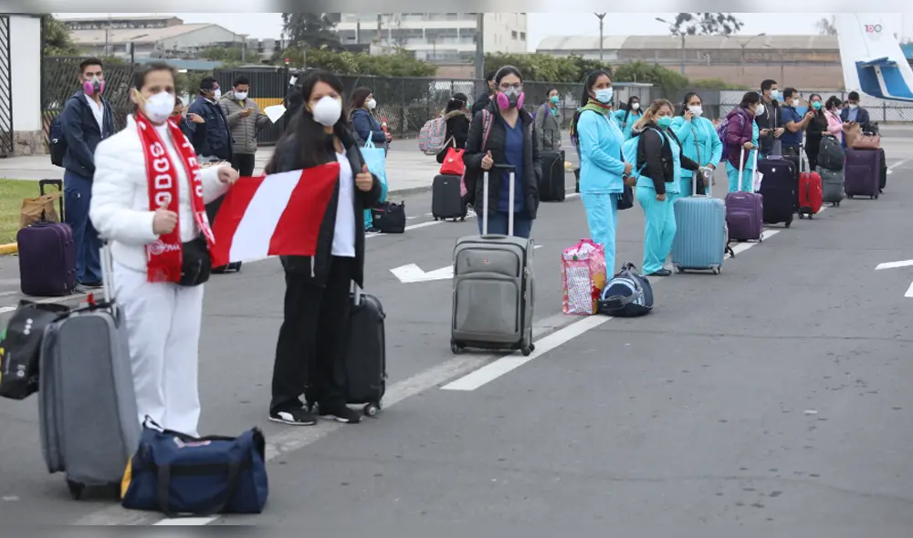 Vigilarán con Policía que combis no estén repletas de pasajeros y que ciudadanos cumplan toque de queda. Vigilarán con Policía que combis no estén repletas de pasajeros y que ciudadanos cumplan toque de queda.