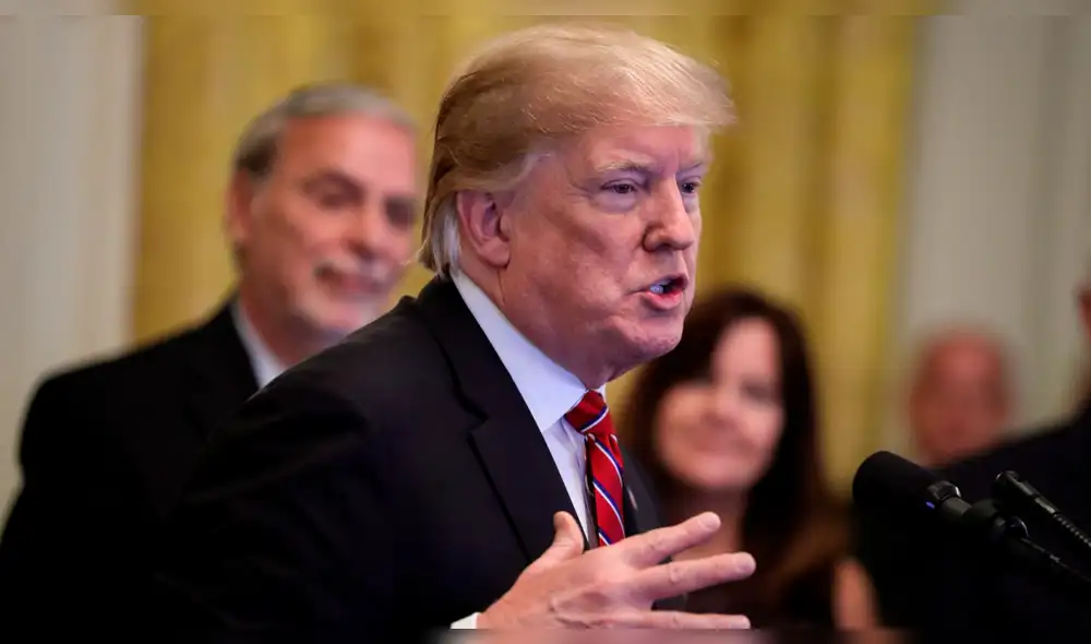 Trump arremete contra exsecretario Tillerson: "Era tonto como la roca"