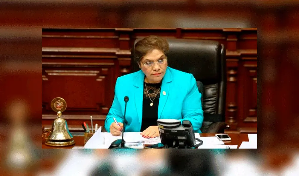 Luz salgado recibe multa por estacionarse mal