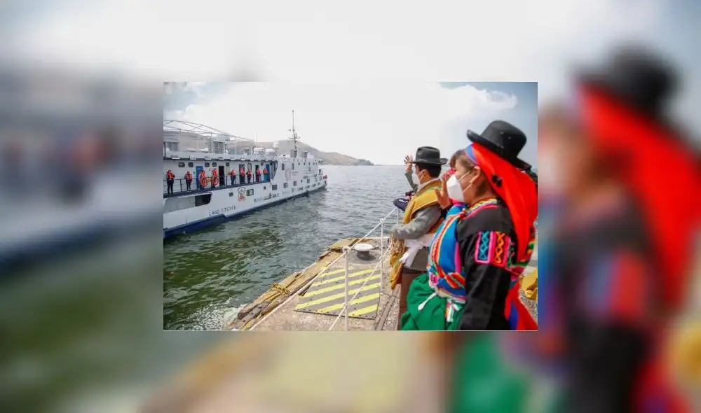 En la embarcación que llegará a 13 puntos de atención en las islas y las riberas del lago más alto del mundo se encuentra una brigada multisectorial de 10 profesionales navegará por 30 días. /Creditos: Midis En la embarcación que llegará a 13 puntos de atención en las islas y las riberas del lago más alto del mundo se encuentra una brigada multisectorial de 10 profesionales navegará por 30 días. /Creditos: Midis