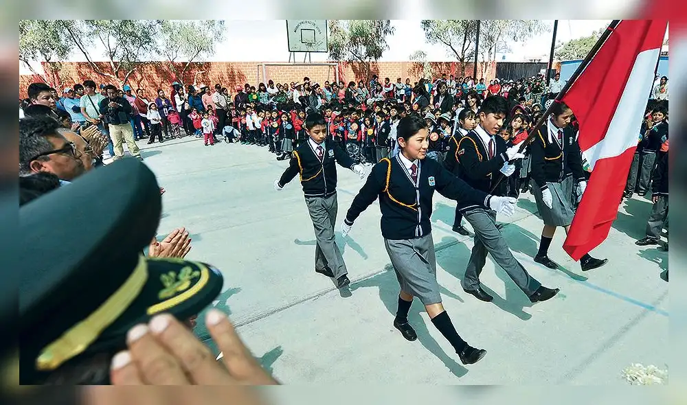 ESTUDIANTES ESCOLARES DEL COLEGIO 40694 CAMINEROS EMPLEADOS DIERON INICIO AL AÑO ESCOLAR 2016 EN CEREMONIA CON LA PRESENCIA DE VICTOR CADENAS VICEGOBERNADOR REGIONAL Y JULIO DELGADO GAONA GERENTE REGIONAL DE EDUCACION EN YURA CONO NORTE ESTUDIANTES ESCOLARES DEL COLEGIO 40694 CAMINEROS EMPLEADOS DIERON INICIO AL AÑO ESCOLAR 2016 EN CEREMONIA CON LA PRESENCIA DE VICTOR CADENAS VICEGOBERNADOR REGIONAL Y JULIO DELGADO GAONA GERENTE REGIONAL DE EDUCACION EN YURA CONO NORTE