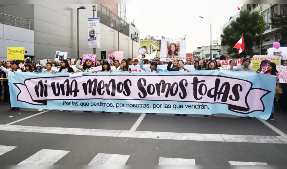 Mujeres protestan ante el incremento de casos de feminicidios en el Perú. Crédito: La República. Mujeres protestan ante el incremento de casos de feminicidios en el Perú. Crédito: La República.