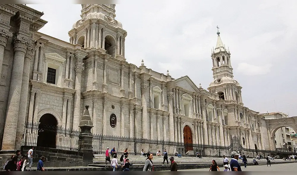 En la catedral se ofrecerán dos misas con 20% de aforo. Foto: La República