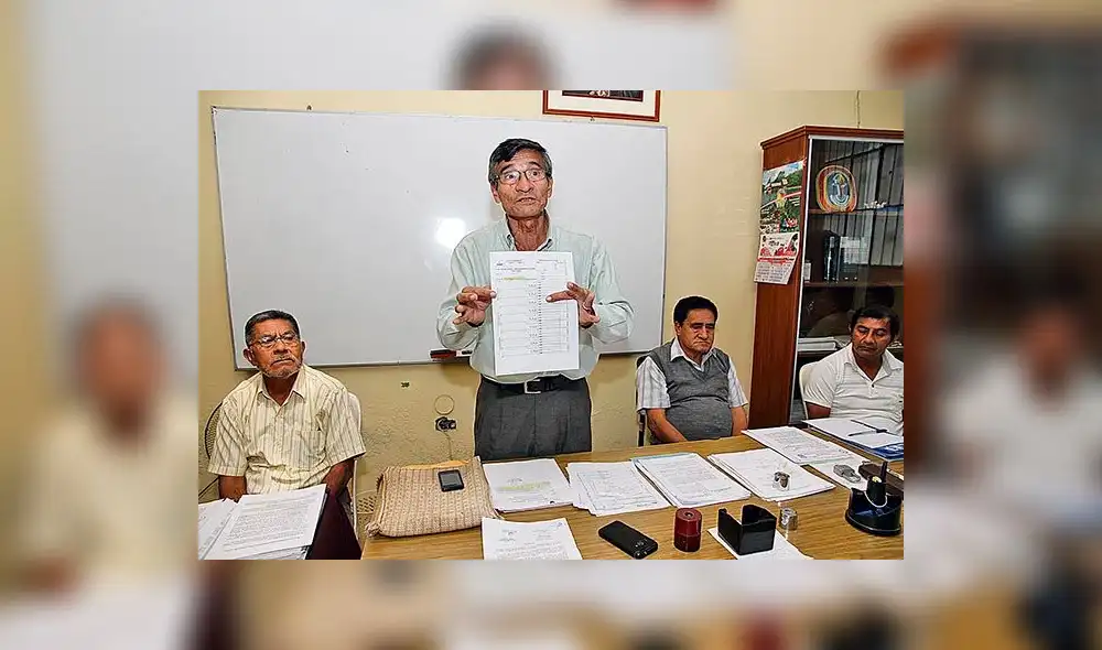 Rafael Márgaret (centro) señaló que realizará sus descargos en el plazo de cinco días. Foto: La República Rafael Márgaret (centro) señaló que realizará sus descargos en el plazo de cinco días. Foto: La República