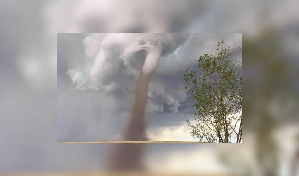Un tornado es una columna de aire que rota de manera muy violenta y que se extiende desde el suelo hasta la base de una nube. Foto difusión