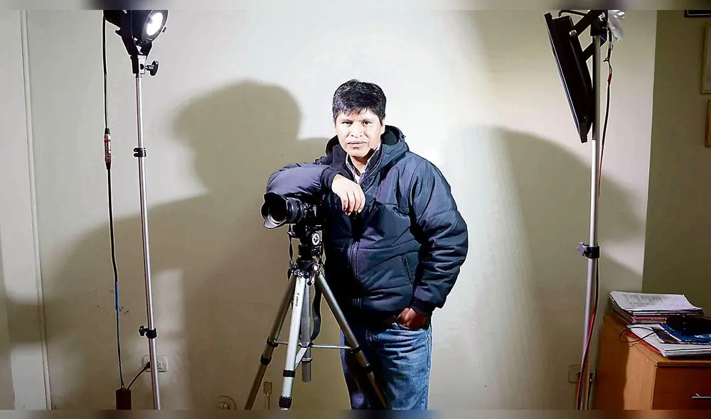 Oscar Catacora, grabando una entrevista para La República, en Puno. Foto: Juan Pablo Castillo / La República Oscar Catacora, grabando una entrevista para La República, en Puno. Foto: Juan Pablo Castillo / La República