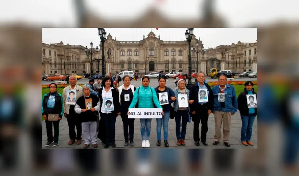 Familiares de víctimas de caso Barrios Altos y La Cantuta anunciaron que si el TC anula el indulto, acudirán a la Corte IDH. Foto: La República Familiares de víctimas de caso Barrios Altos y La Cantuta anunciaron que si el TC anula el indulto, acudirán a la Corte IDH. Foto: La República