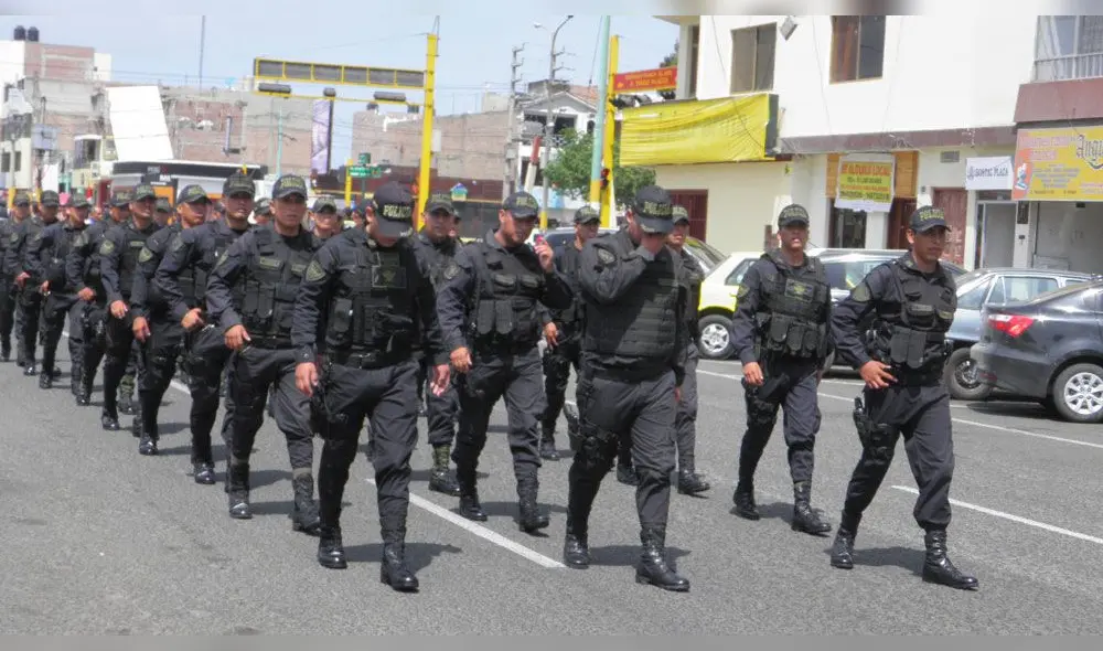 Cada división de la Policía, pondrá énfasis en los sitios en los que se pueden reportar aglomeración de personas como parques, plazas, exteriores de centros comerciales y lugares de diversión. Foto: La República.