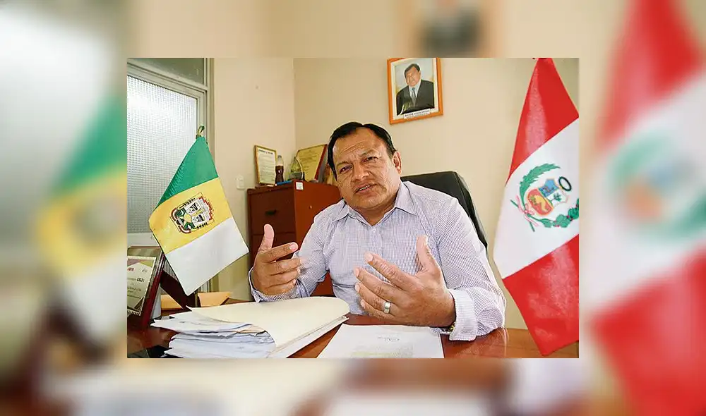 Exfuncionario fue grabado mientras pedía el pago de 30.000 soles para interceder por la ejecución de 2 colegios. Foto: La República Exfuncionario fue grabado mientras pedía el pago de 30.000 soles para interceder por la ejecución de 2 colegios. Foto: La República