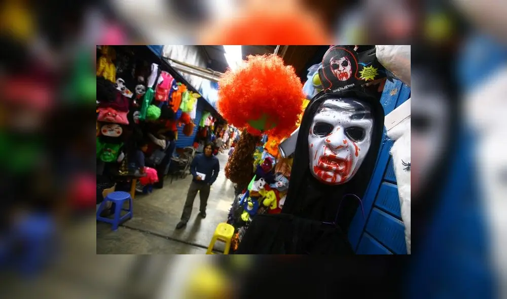 La República constató que los productos más vendidos son las telarañas, calabazas, disfraz de superhéroes y procesas. La República constató que los productos más vendidos son las telarañas, calabazas, disfraz de superhéroes y procesas.