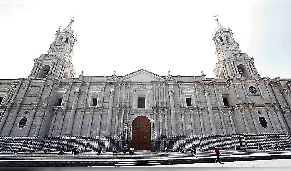 Misas del Domingo de Ramos y Martes Santo se ofrecerán en la catedral de Arequipa. Foto: La República Misas del Domingo de Ramos y Martes Santo se ofrecerán en la catedral de Arequipa. Foto: La República