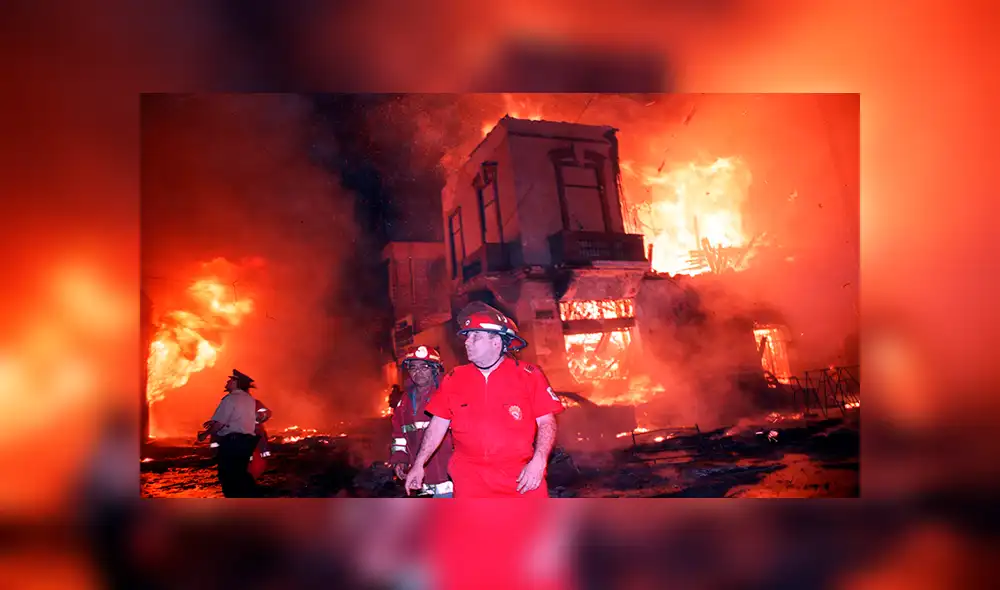 Un cartucho de fuego artificial desencadenó un incendio que consumió 4 cuadras de Mesa Redonda. Foto: archivo La República