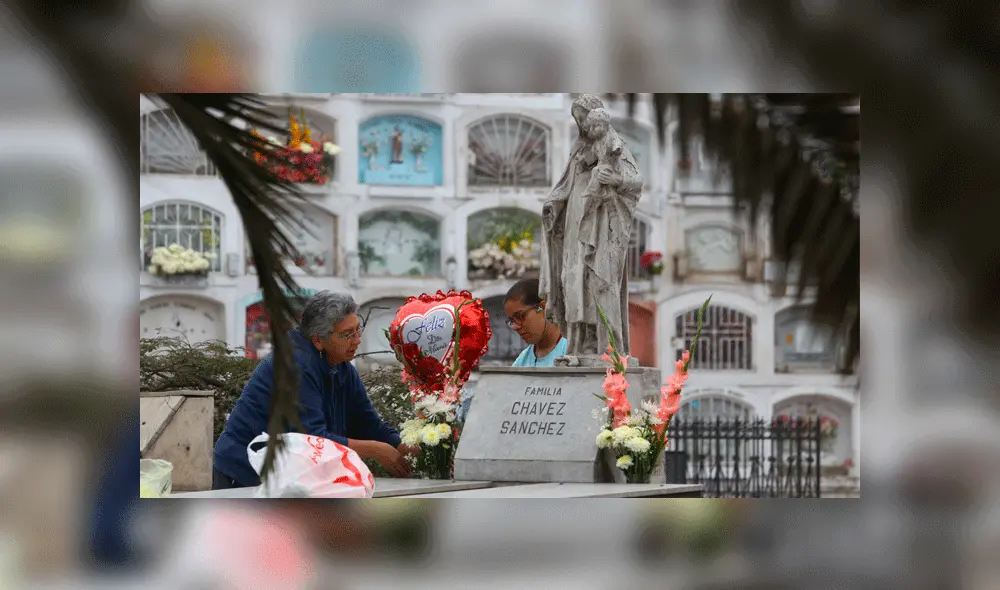 En el Día de la Madre, la mejor manera de expresar amor es no exponiéndolas o yendo a visitarlas. Foto: La República