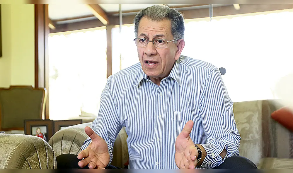 Óscar Urviola explicó el número de firmante que se requieren para la presentación de la reconsideración. Foto: Archivo La República