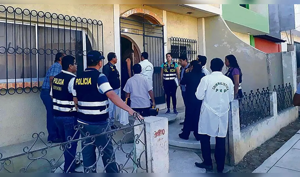 Los especialistas analizan la escena del crimen. Foto: referencial/ La República