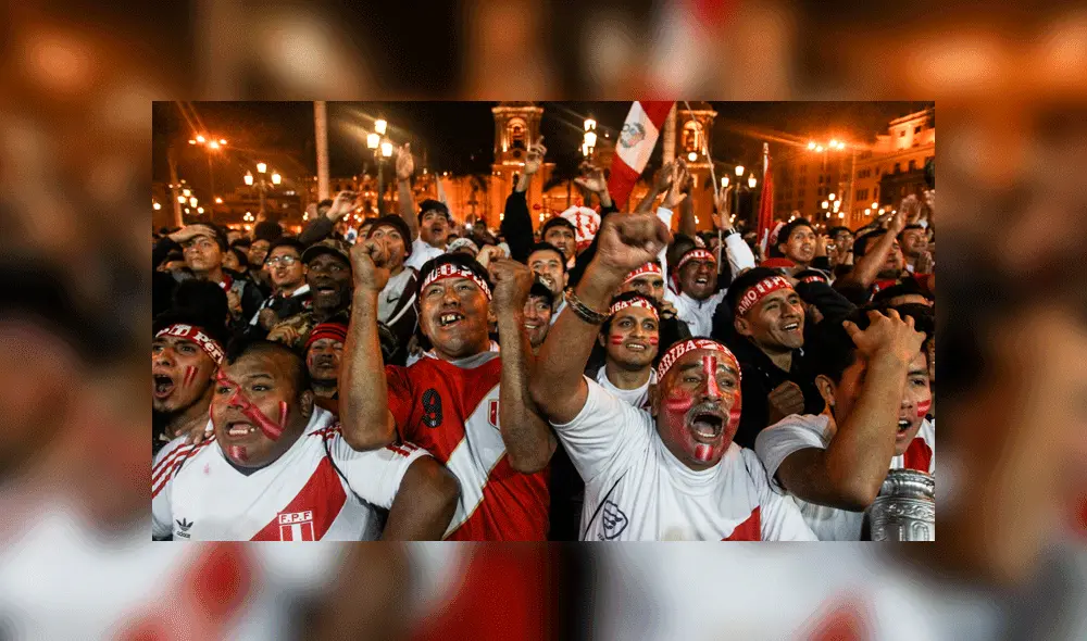 Hinchas peruanos se preparan para volver a alentar a la selección peruana por eliminatorias. Foto: GLR