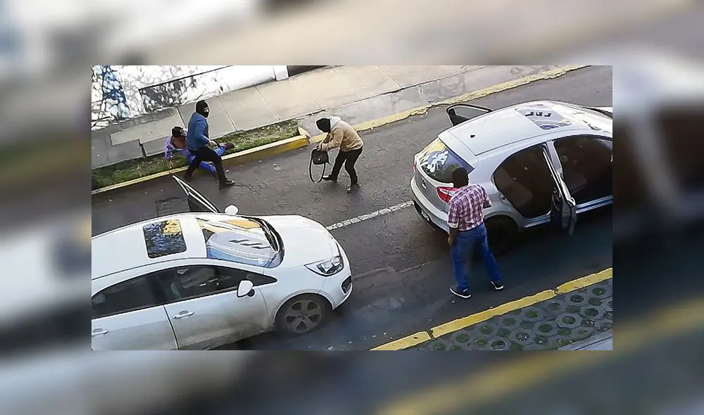 Víctimas son sometidas por delincuentes a bordo de taxis. Foto: La República Víctimas son sometidas por delincuentes a bordo de taxis. Foto: La República