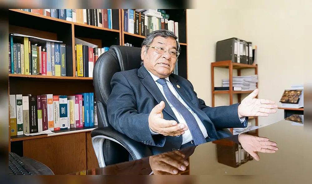 Miradas. Jorge Sumari explica procedimientos del JNE. Foto: La República