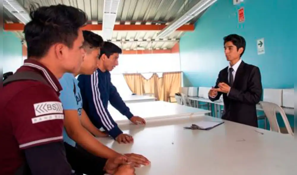 Los jóvenes provienen de comunidades de difícil acceso ganaron la beca integral del programa Juntos. Foto: Andina