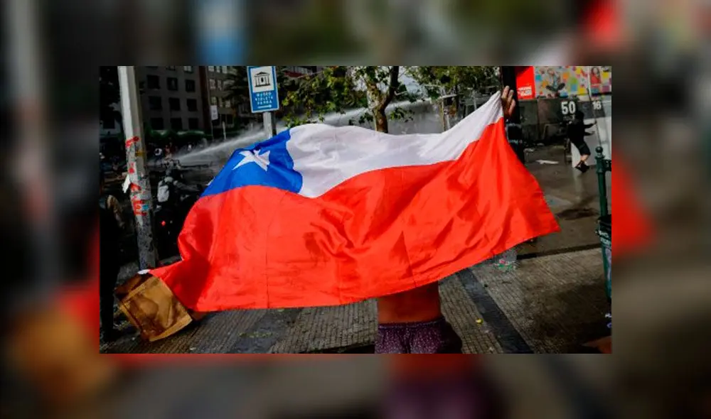 El aumento de la demanda derivada de las ayudas estatales, las estimaciones para este año, vaticinan una desaceleración de la economía chilena. Foto: AFP