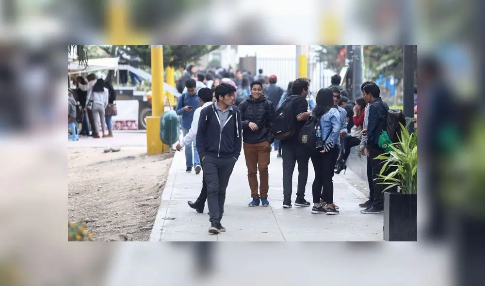 Alumnos podrían retornar a las universidades desde el 2022 dependiendo de las condiciones epidemiológicas. Foto: La República