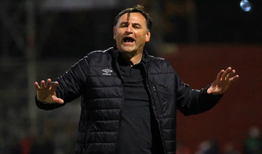 Carlos Bustos dirigió a Melgar en la temporada 2020 de la Liga 1. Foto: FPF