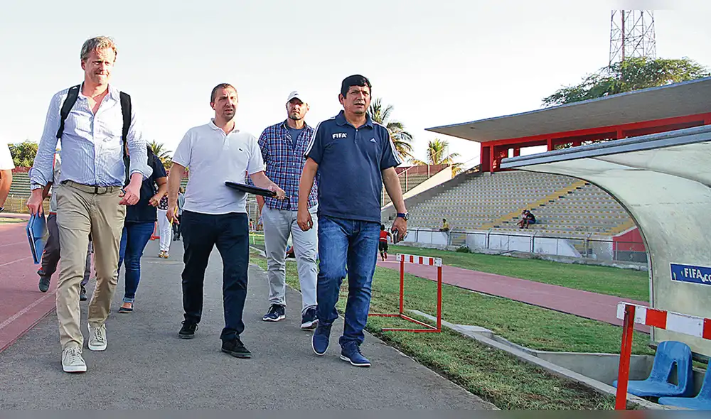 Comisión de FIFA evaluó en su momento el estadio Elías Aguirre, donde hoy ya se pueden ejecutar obras. Foto: GLR Comisión de FIFA evaluó en su momento el estadio Elías Aguirre, donde hoy ya se pueden ejecutar obras. Foto: GLR