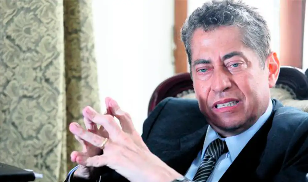 Eloy Espinosa-Saldaña ratifica que se necesita un mínimo de cinco votos para que se declare fundada la demanda del Ejecutivo contra ley que limita el referéndum. Foto: Jorge Cerdán/La República