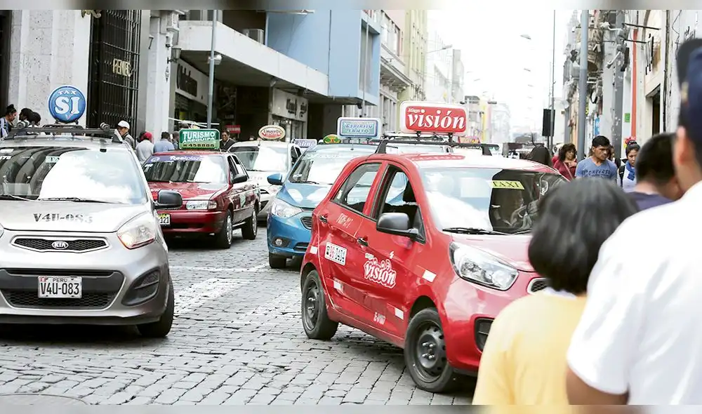Vehículos deben cumplir requisitos técnicos. Foto: La República Archivo Vehículos deben cumplir requisitos técnicos. Foto: La República Archivo