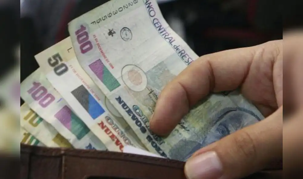 Al momento de sacar un préstamo, es recomendable fijarse en la tasa de cambio y la tasa de interés. Al momento de sacar un préstamo, es recomendable fijarse en la tasa de cambio y la tasa de interés.