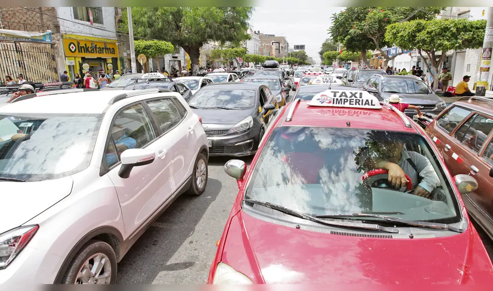 Segundo García indicó que al aprobarse el cronograma sistematizado se otorgaría 10 años de plazo para dar de baja a los vehículos. Foto: La República