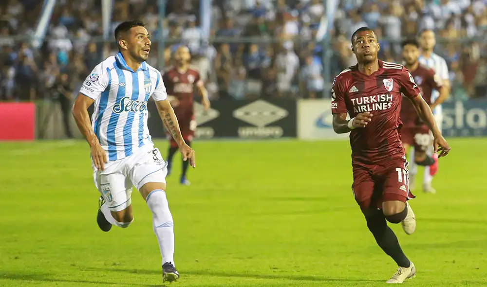 Atlético Tucumán y River Plate por los 16avos de la Copa Argentina. Foto: EFE Atlético Tucumán y River Plate por los 16avos de la Copa Argentina. Foto: EFE