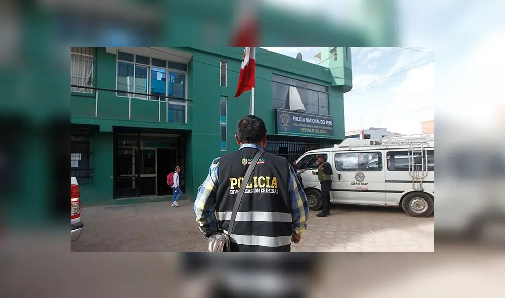 La mujer adulta y la niña fueron halladas sin vida dentro de un hotel. La mujer adulta y la niña fueron halladas sin vida dentro de un hotel.