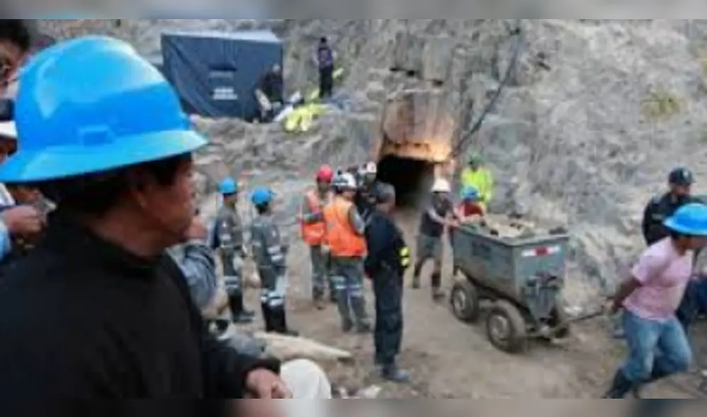 Mineros rescataron a sus compañeros. Foto: Referencial / La República