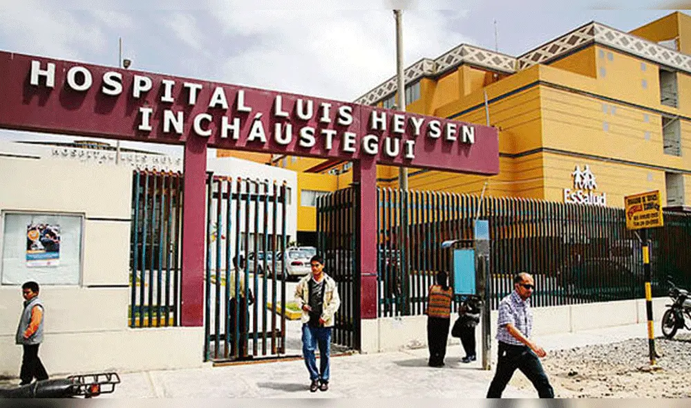 En el Hospital Luis Heysen, los asegurados forman largas colas para ser tamizados; sin embargo, no son atendidos y se les cita para 48 horas. Foto: La República En el Hospital Luis Heysen, los asegurados forman largas colas para ser tamizados; sin embargo, no son atendidos y se les cita para 48 horas. Foto: La República