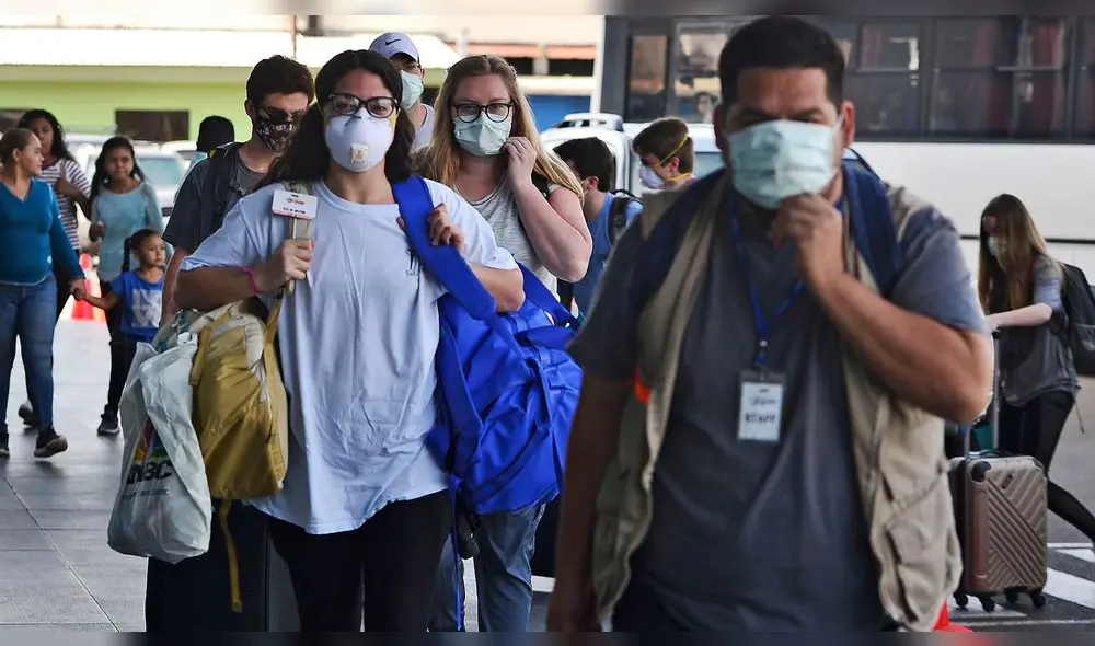 Dentro de los jóvenes impedidos de ingresar al país hay un estadounidense, un nicaragüense y un peruano. Foto: EFE Dentro de los jóvenes impedidos de ingresar al país hay un estadounidense, un nicaragüense y un peruano. Foto: EFE