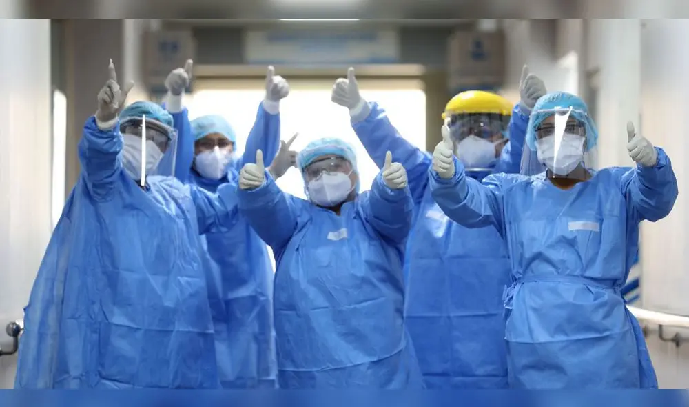 Personal de salud celebra la recuperación de pacientes COVID-19. Foto: difusión Personal de salud celebra la recuperación de pacientes COVID-19. Foto: difusión