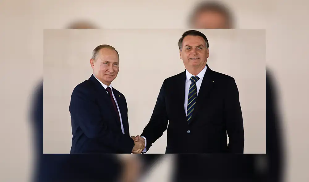 Bolsonaro y Putin. En referencia al líder ucraniano Volodymyr Zelenskiy, el brasileño dijo que los ucranianos han “puesto la esperanza de su nación en manos de un comediante”. Foto: AFP Bolsonaro y Putin. En referencia al líder ucraniano Volodymyr Zelenskiy, el brasileño dijo que los ucranianos han “puesto la esperanza de su nación en manos de un comediante”. Foto: AFP
