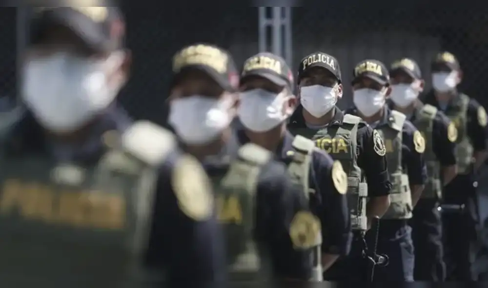 Personal policial forma parte de la primera línea de batalla contra la pandemia. Foto: La República Personal policial forma parte de la primera línea de batalla contra la pandemia. Foto: La República