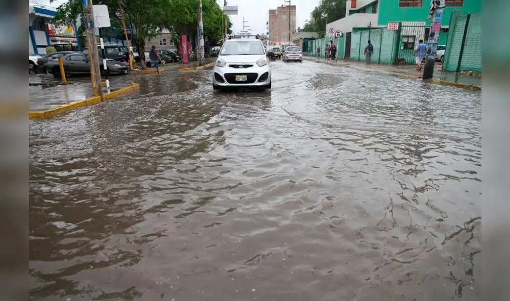 Manuel Yerrén señaló que el drenaje pluvial evitaría la acumulación de agua por lluvias en las calles de Chiclayo. Foto: La República Manuel Yerrén señaló que el drenaje pluvial evitaría la acumulación de agua por lluvias en las calles de Chiclayo. Foto: La República